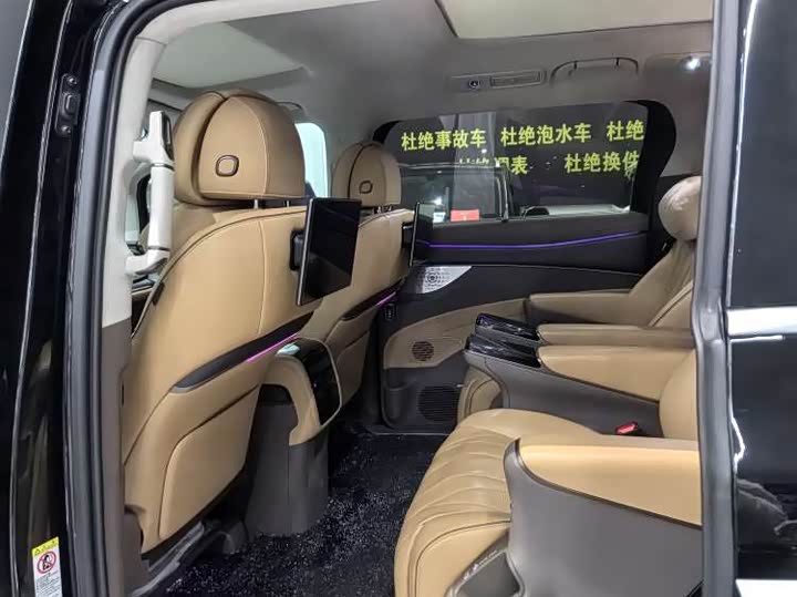 Фото 4 - Denza D9