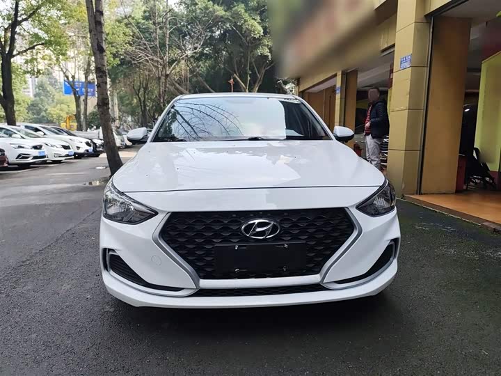Фото 3 - Hyundai Celesta
