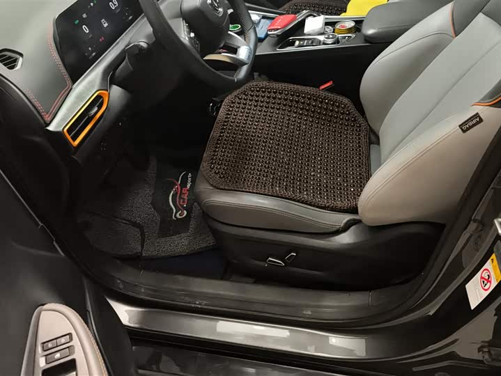 Фото 9 - Changan UNI-T