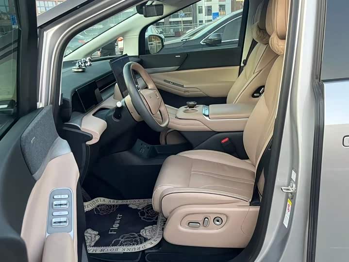 Фото 3 - XPeng X9