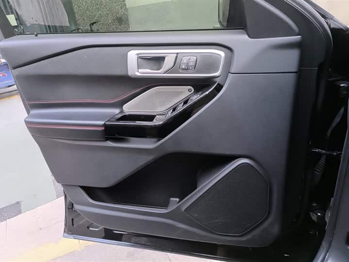 Фото 7 - Ford Explorer