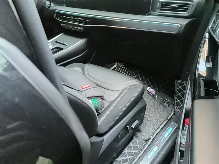 Фото 8 - Ford Explorer