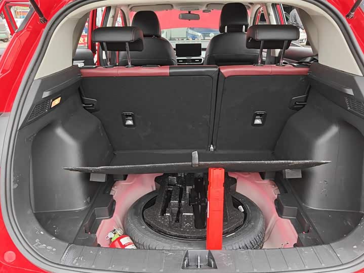 Фото 4 - Geely Coolray