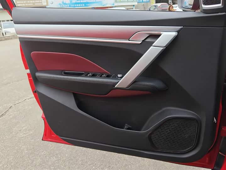 Фото 7 - Geely Coolray