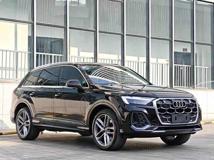 Фото 2 - Audi Q7