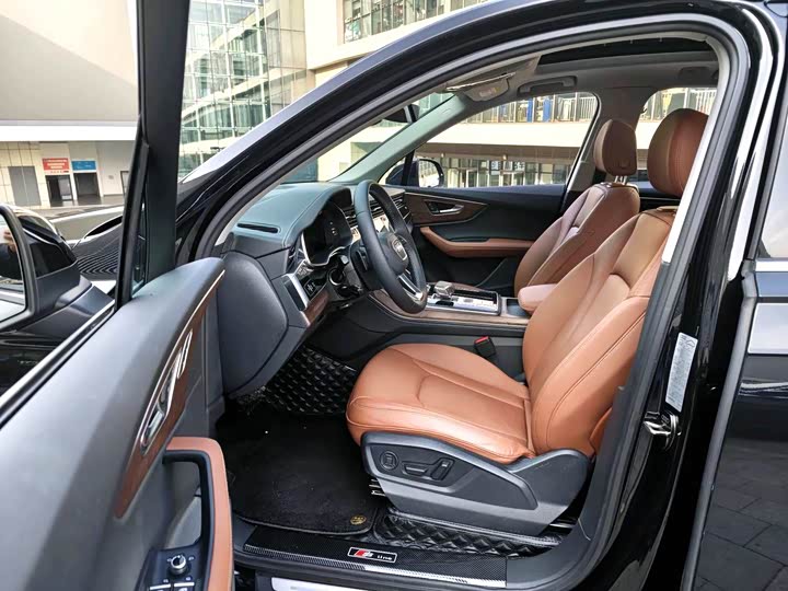 Фото 4 - Audi Q7