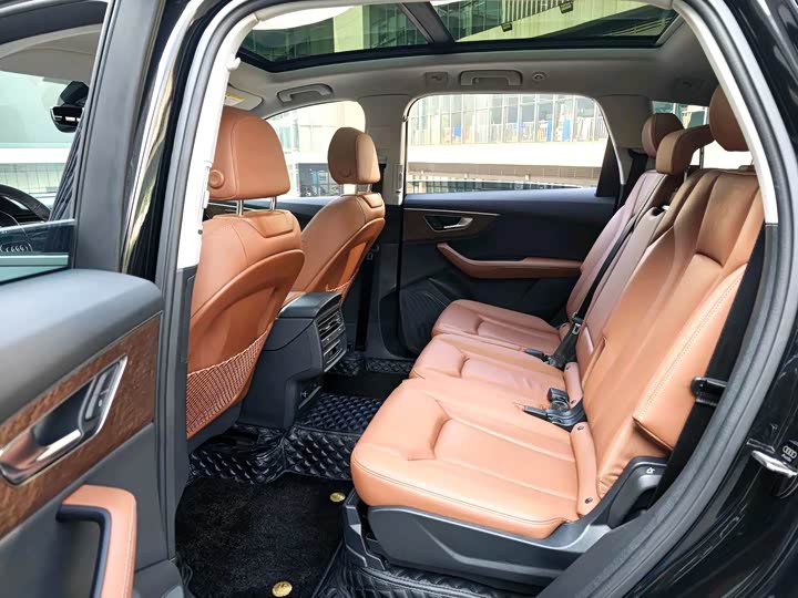 Фото 5 - Audi Q7