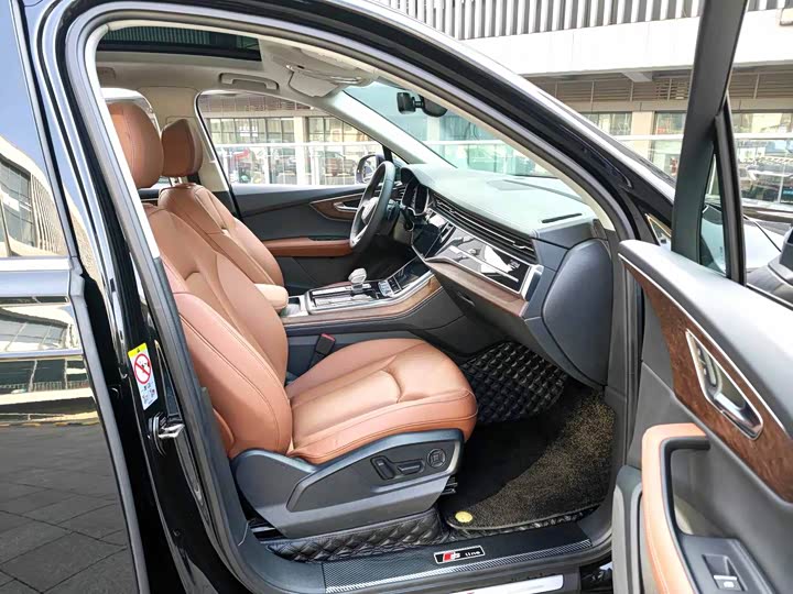 Фото 7 - Audi Q7