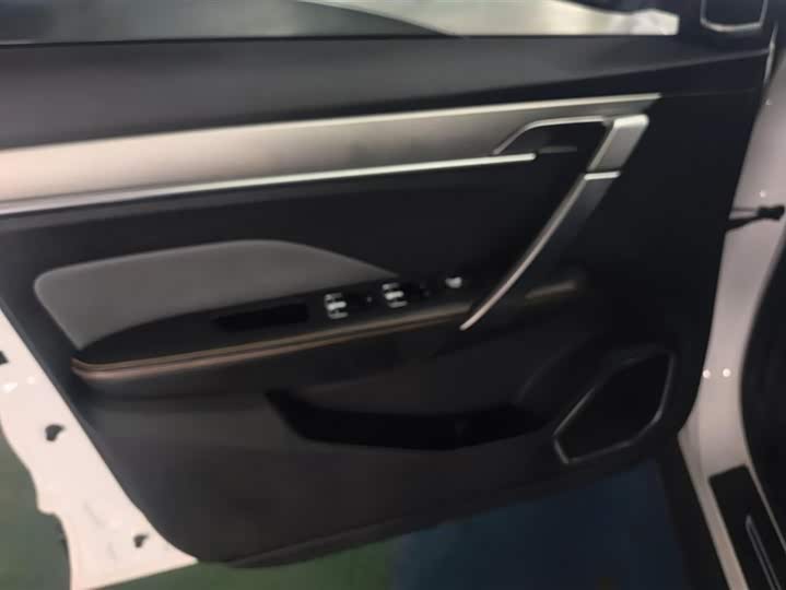 Фото 7 - Geely Coolray