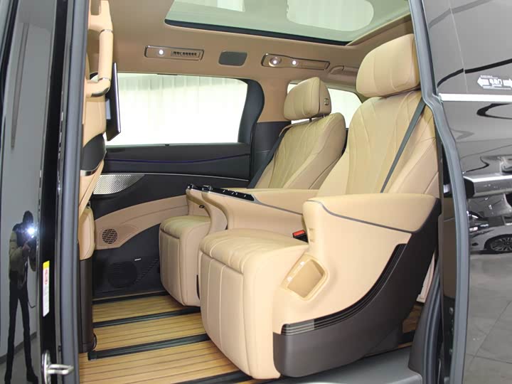 Фото 9 - Denza D9