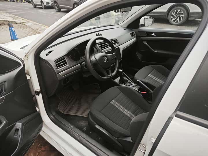 Фото 2 - Volkswagen Lavida