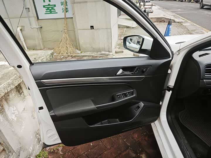 Фото 3 - Volkswagen Lavida