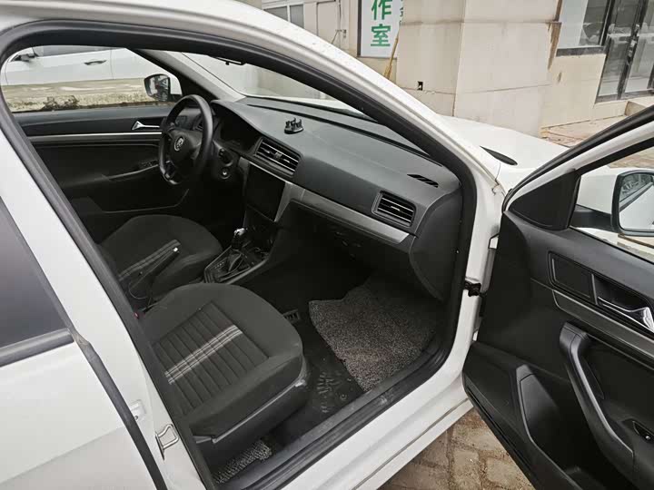 Фото 9 - Volkswagen Lavida