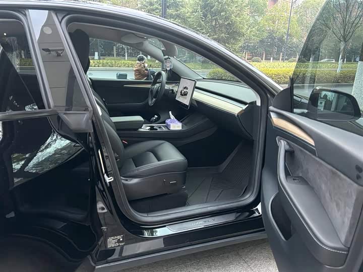 Фото 6 - Tesla Model Y