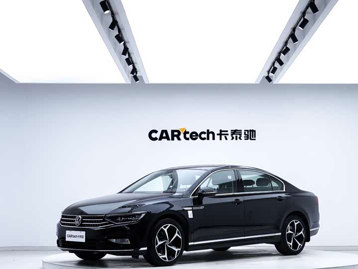 Фото 1 - Volkswagen Magotan