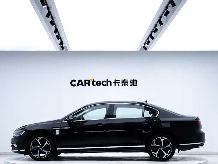 Фото 3 - Volkswagen Magotan