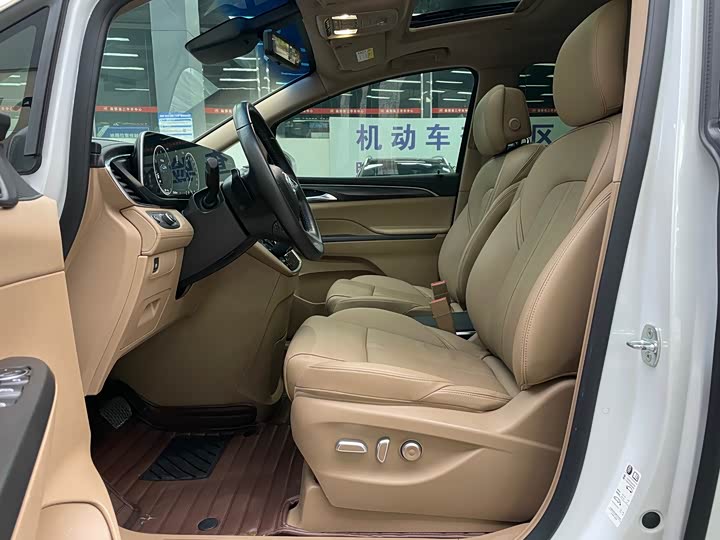 Фото 4 - Buick GL8 ES