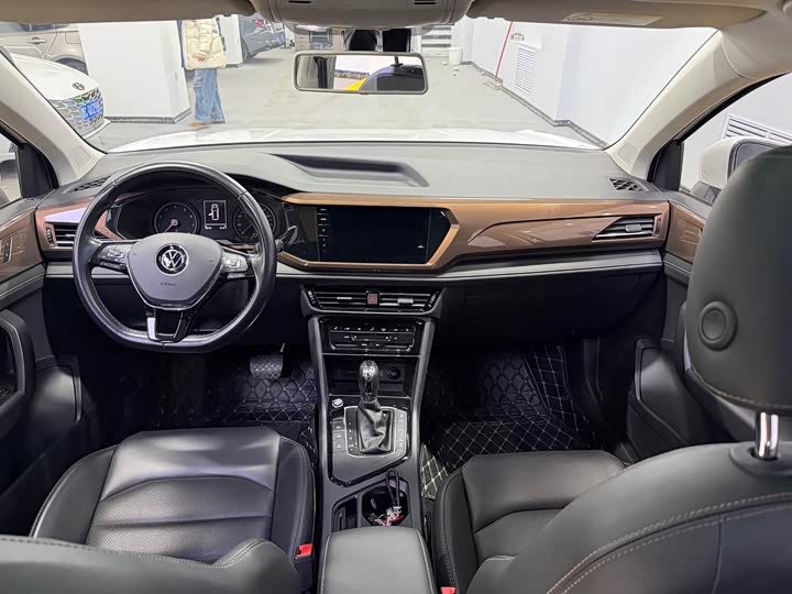 Фото 8 - Volkswagen Tharu