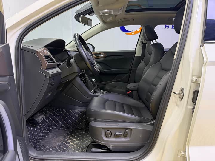 Фото 9 - Volkswagen Tharu