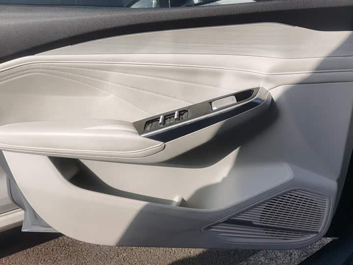 Фото 7 - Geely Preface L