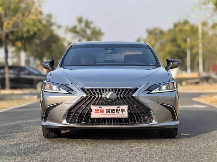 Фото 2 - Lexus ES