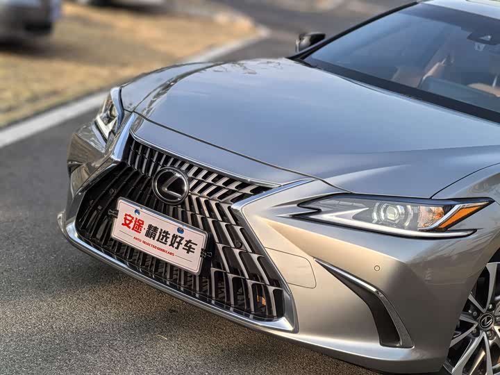 Фото 5 - Lexus ES