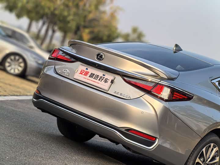 Фото 6 - Lexus ES