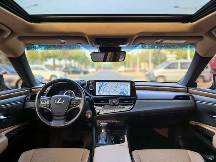 Фото 9 - Lexus ES