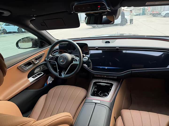 Фото 3 - Mercedes-Benz E-Class