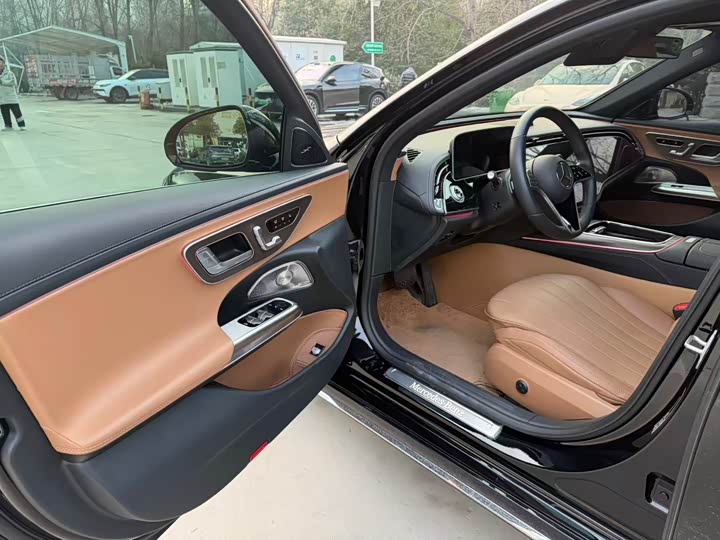 Фото 4 - Mercedes-Benz E-Class