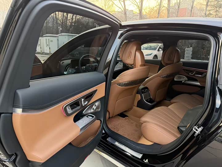 Фото 5 - Mercedes-Benz E-Class