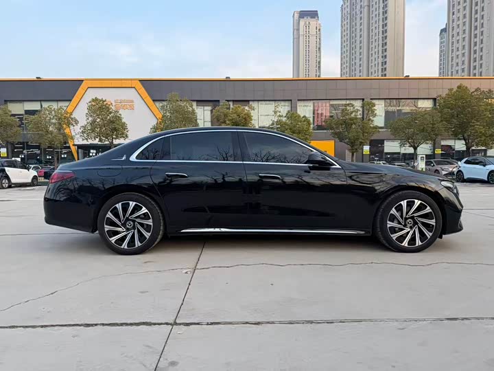 Фото 6 - Mercedes-Benz E-Class