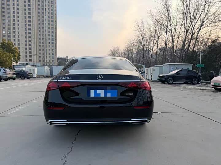 Фото 7 - Mercedes-Benz E-Class