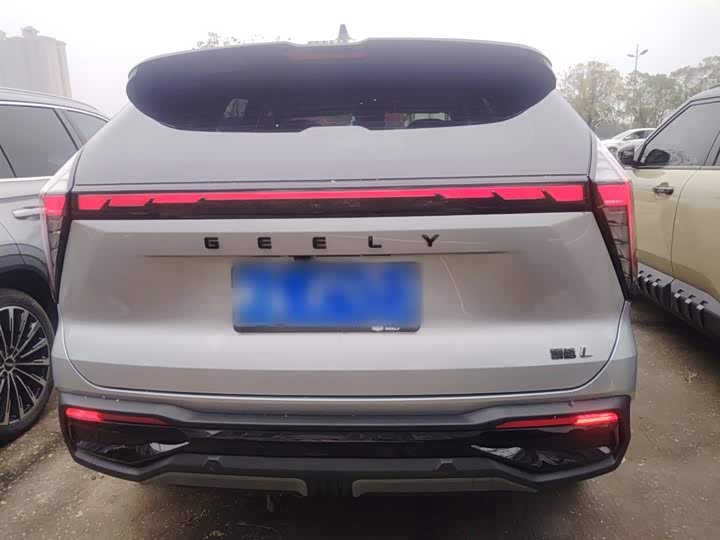 Фото 6 - Geely Atlas L