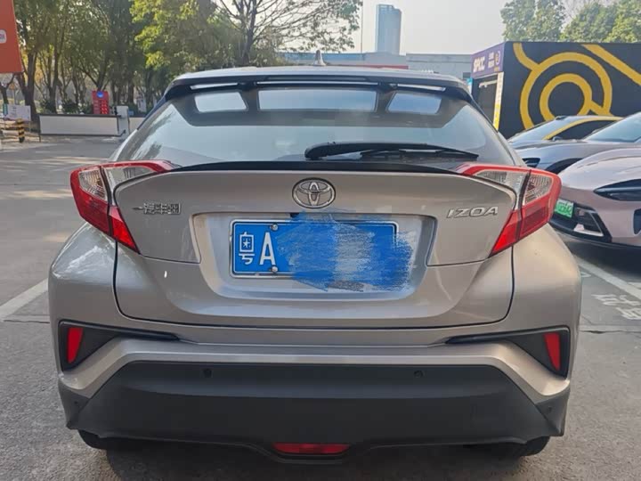 Фото 9 - Toyota Izoa