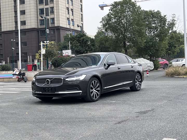 Фото 1 - Volvo S90