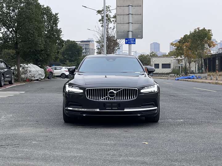 Фото 2 - Volvo S90
