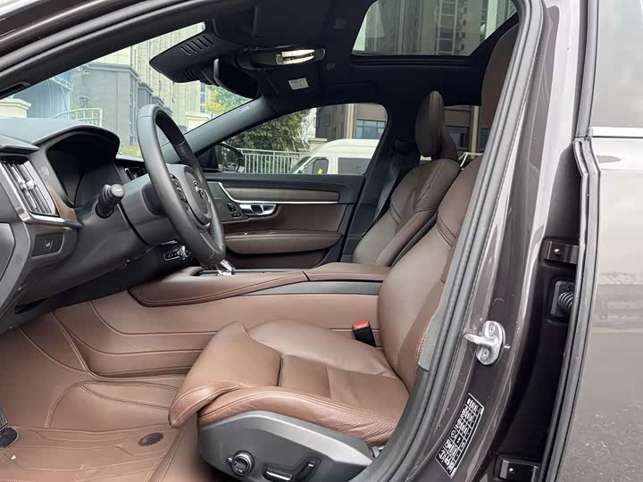 Фото 4 - Volvo S90