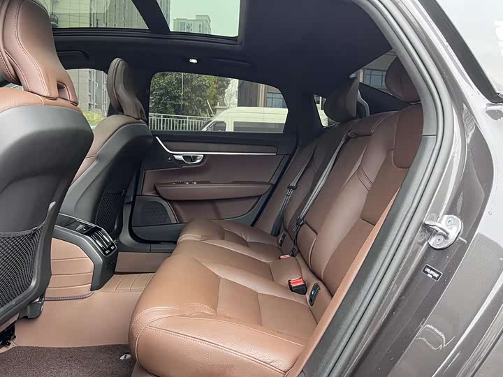 Фото 5 - Volvo S90