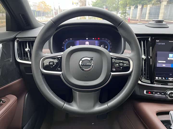 Фото 6 - Volvo S90