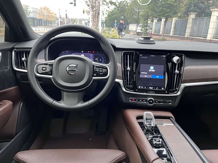 Фото 9 - Volvo S90