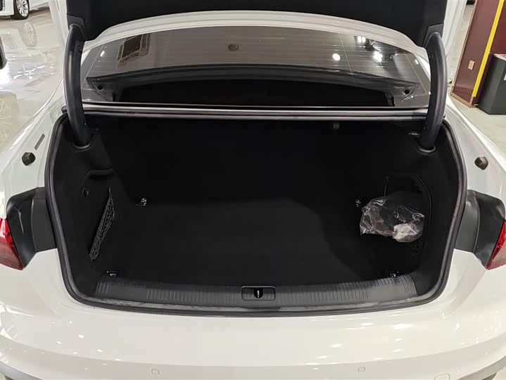 Фото 4 - Audi A4L