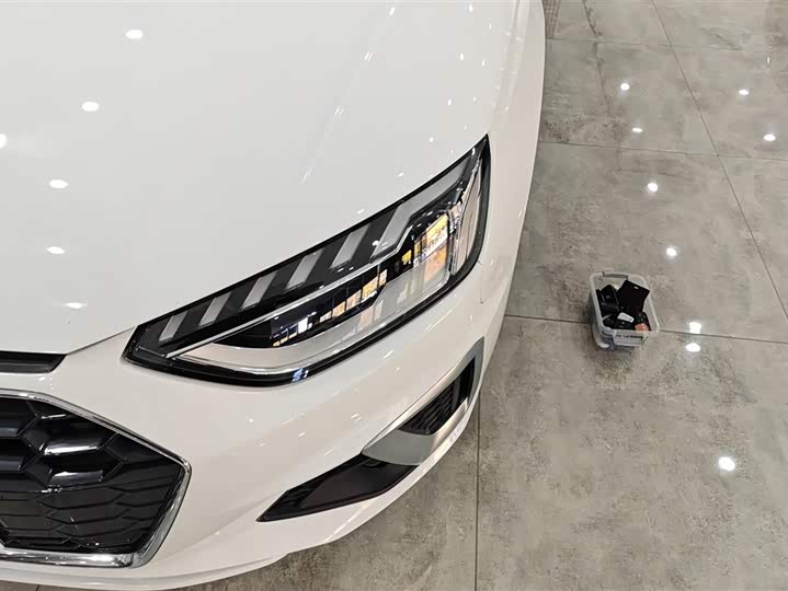 Фото 5 - Audi A4L