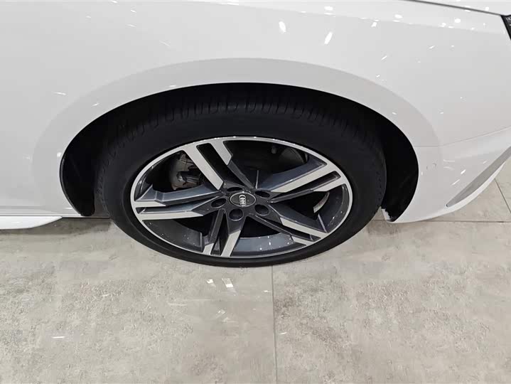 Фото 6 - Audi A4L