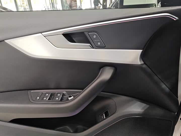 Фото 7 - Audi A4L