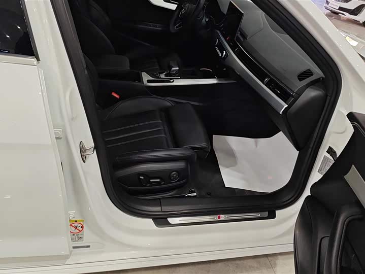 Фото 8 - Audi A4L