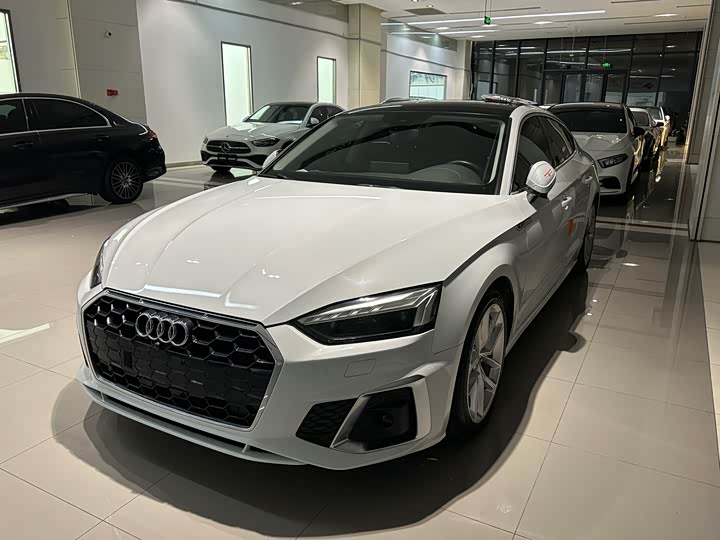 Фото 1 - Audi A5