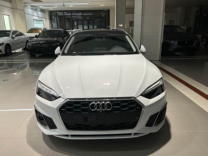 Фото 2 - Audi A5