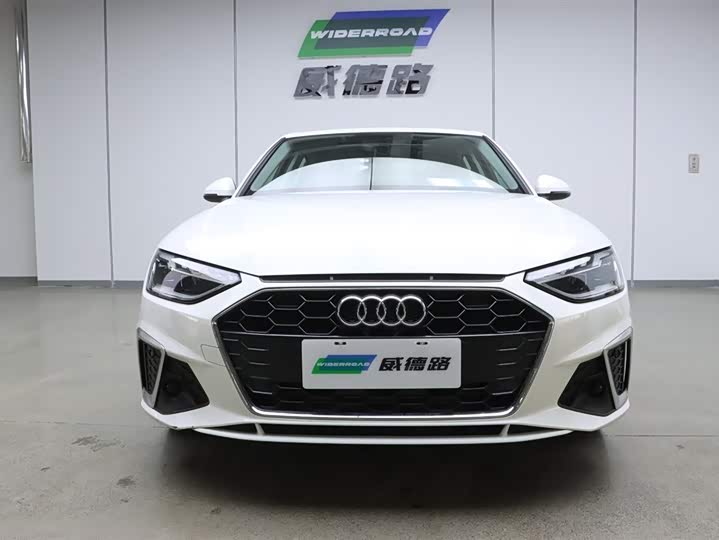 Фото 2 - Audi A4L