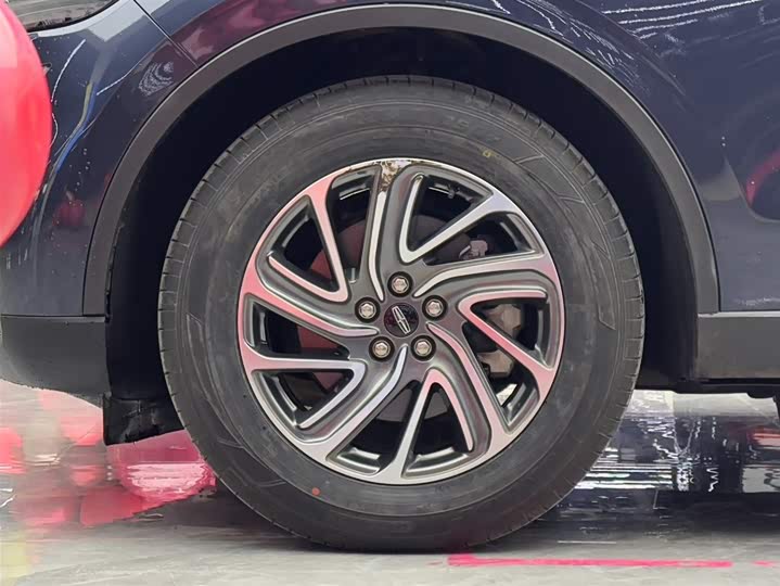 Фото 4 - Lincoln Aviator